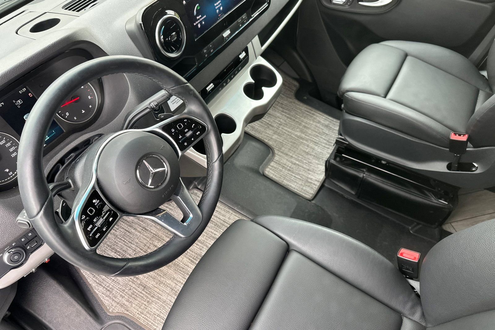 Used 2023 Mercedes-Benz Sprinter 2500 image 10