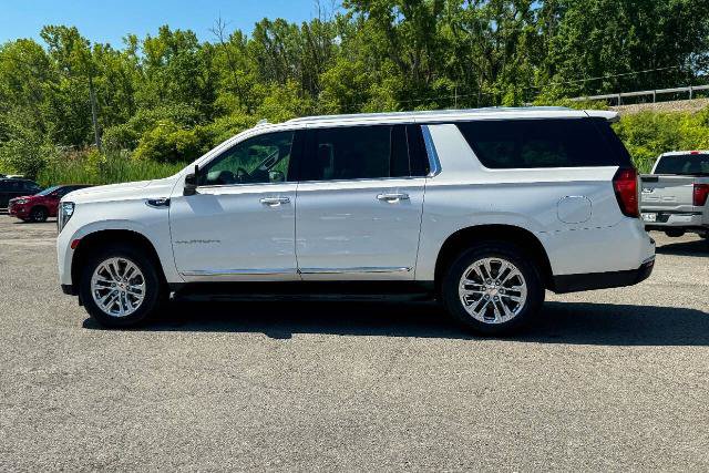 Used 2022 GMC Yukon XL SLT w/ SLT Premium Package AWD/4WD image 6