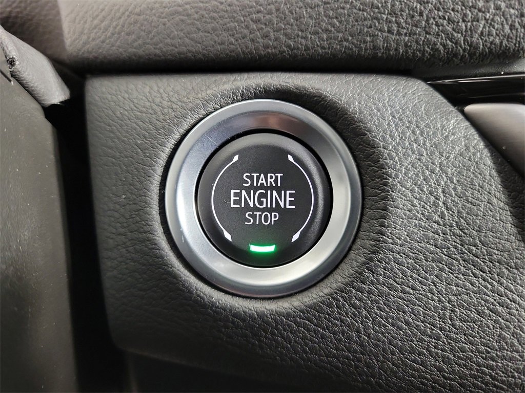 Certified 2025 Cadillac XT4 Premium Luxury image 29