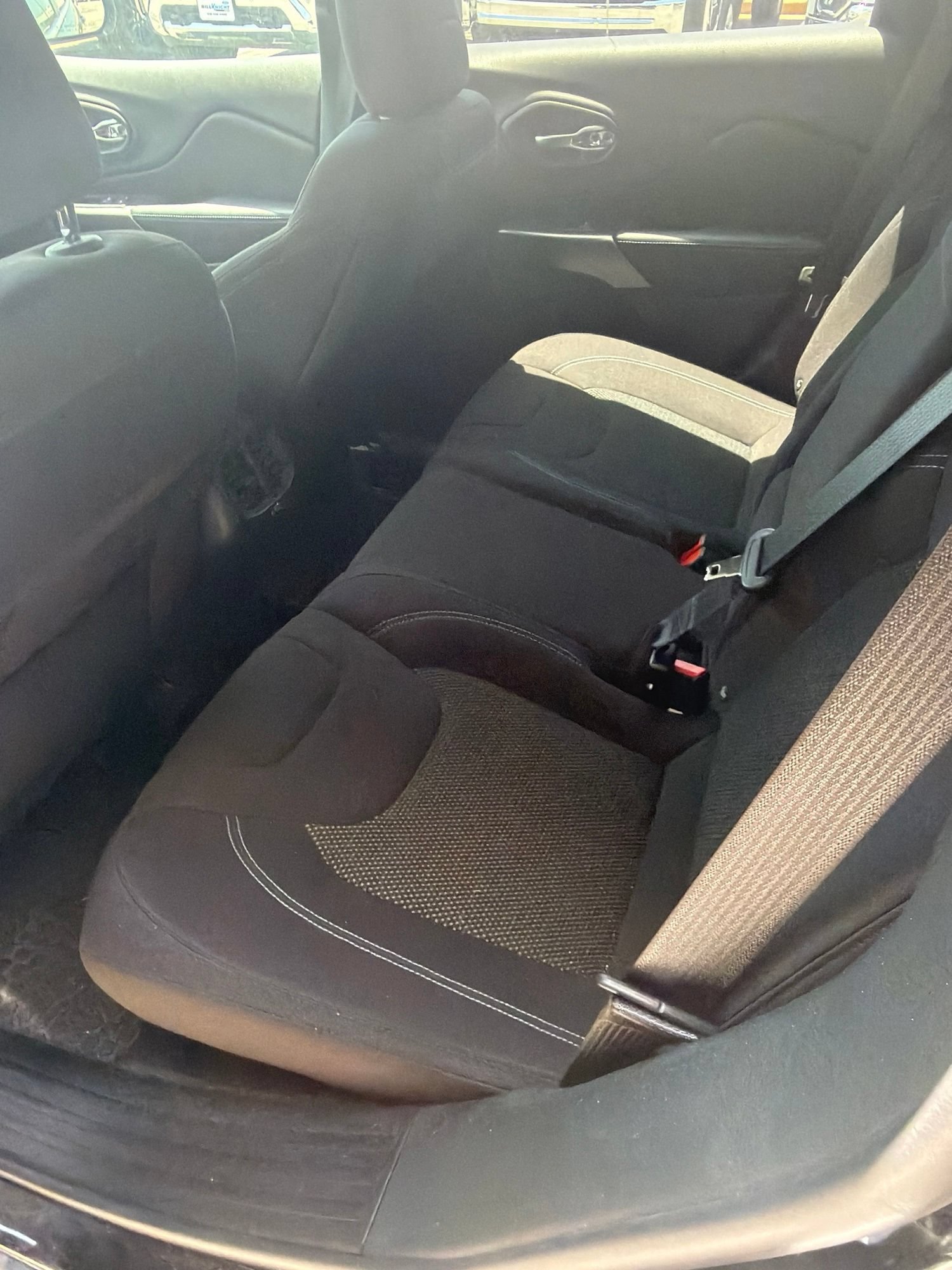 Used 2019 Jeep Cherokee Latitude w/ Cold Weather Group AWD/4WD image 7