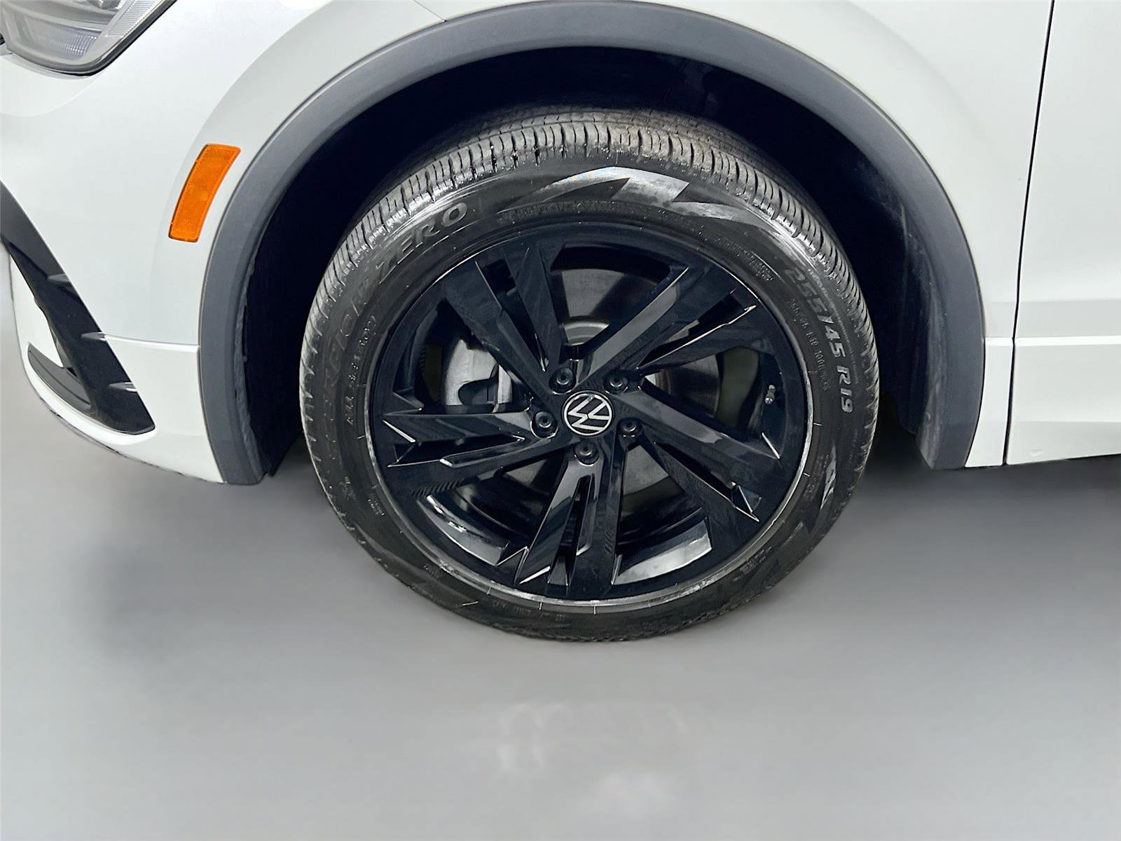 Used 2024 Volkswagen Tiguan SE R-Line AWD/4WD image 29