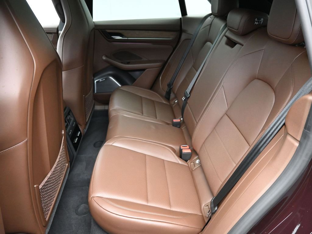 Certified 2025 Porsche Macan 4 Electric image 9