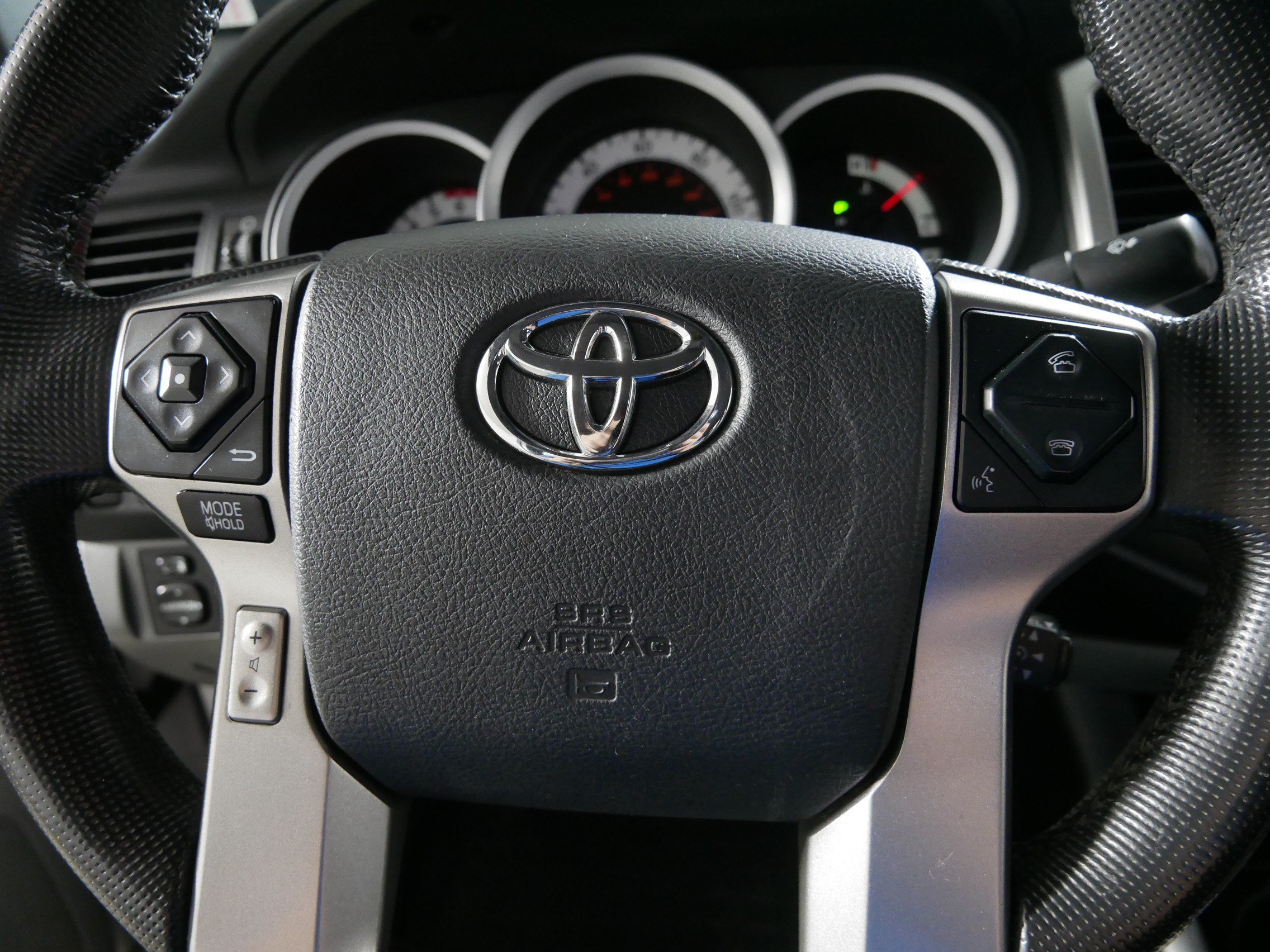 Used 2014 Toyota Tacoma 4x4 Double Cab w/ TRD Off-Road Package image 25