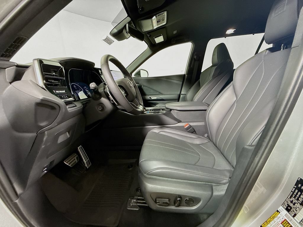 Used 2026 Lexus TX 500h AWD w/ Technology Package image 21