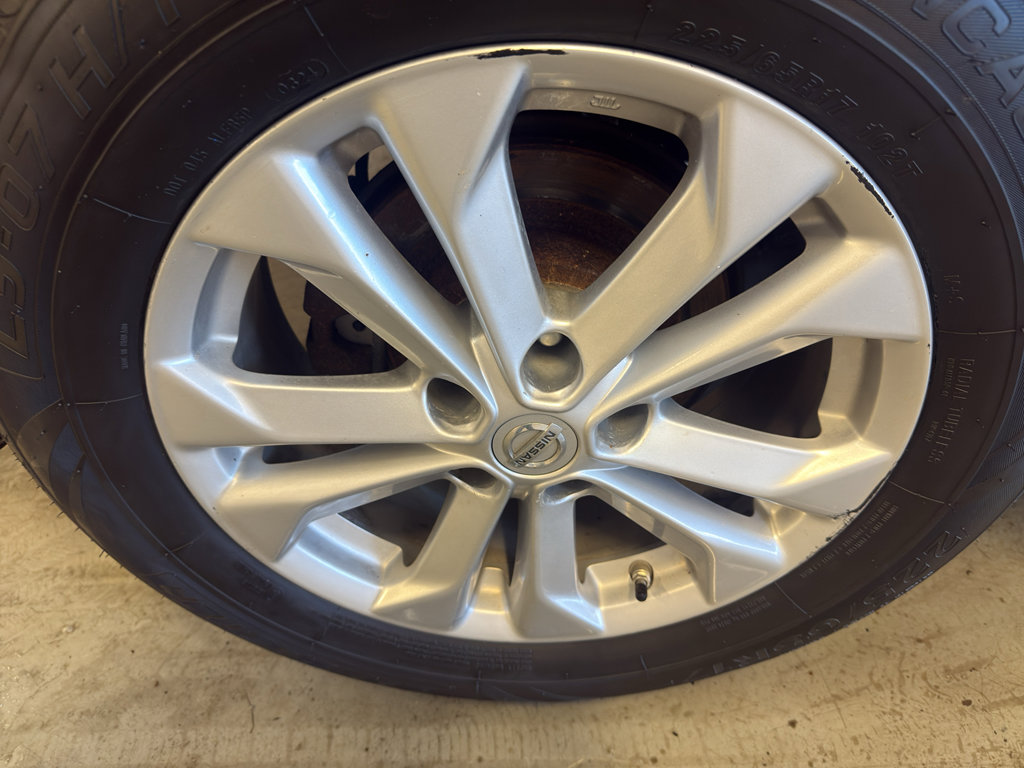 Used 2015 Nissan Rogue SV w/ SV Premium Package image 33