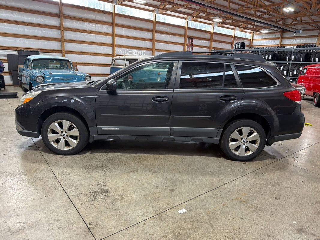 Used 2011 Subaru Outback 3.6R Limited w/ PWR Moonroof Pkg AWD/4WD image 11