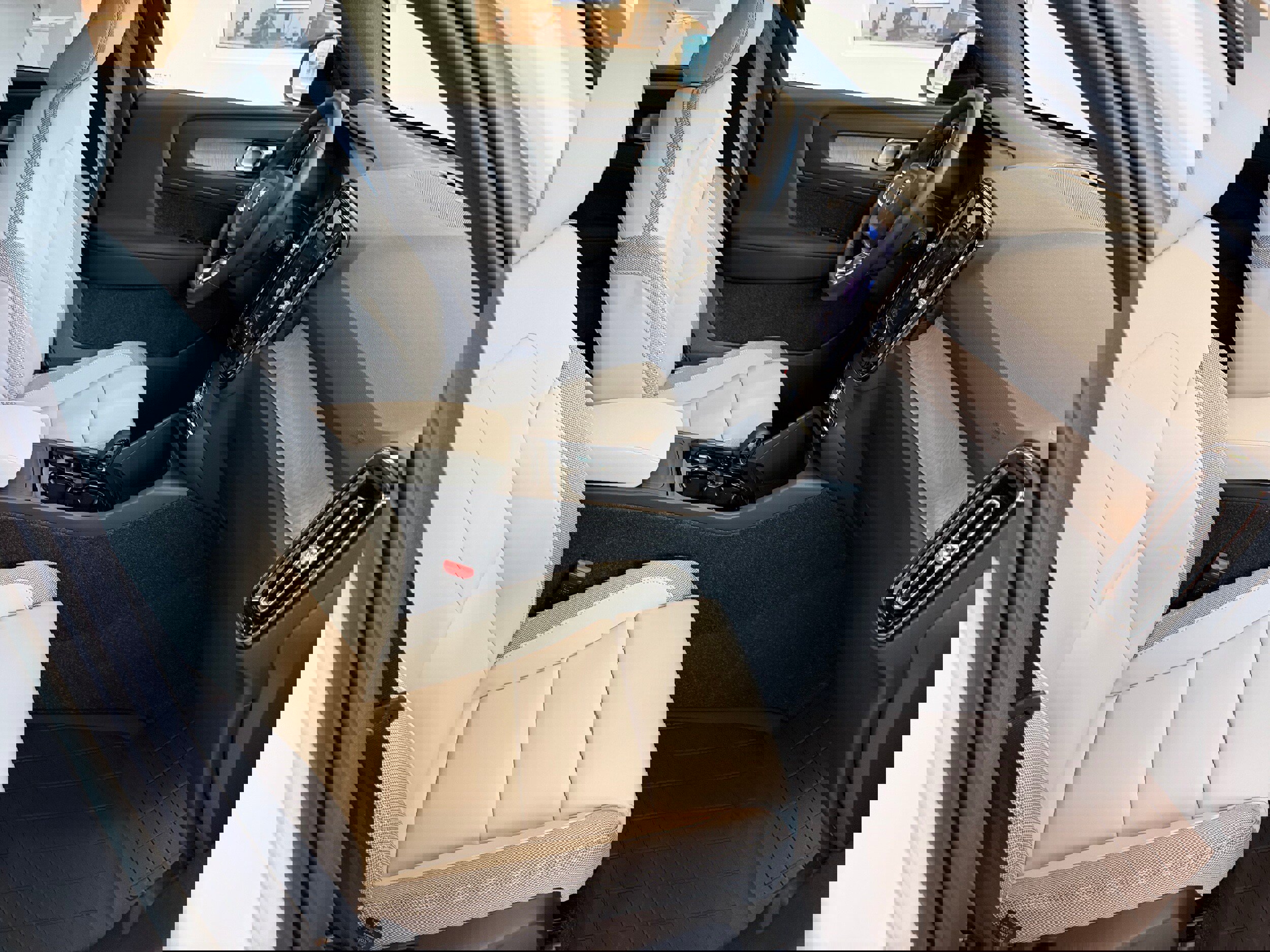 New 2026 Volvo EX40 Plus w/ Climate Package image 27