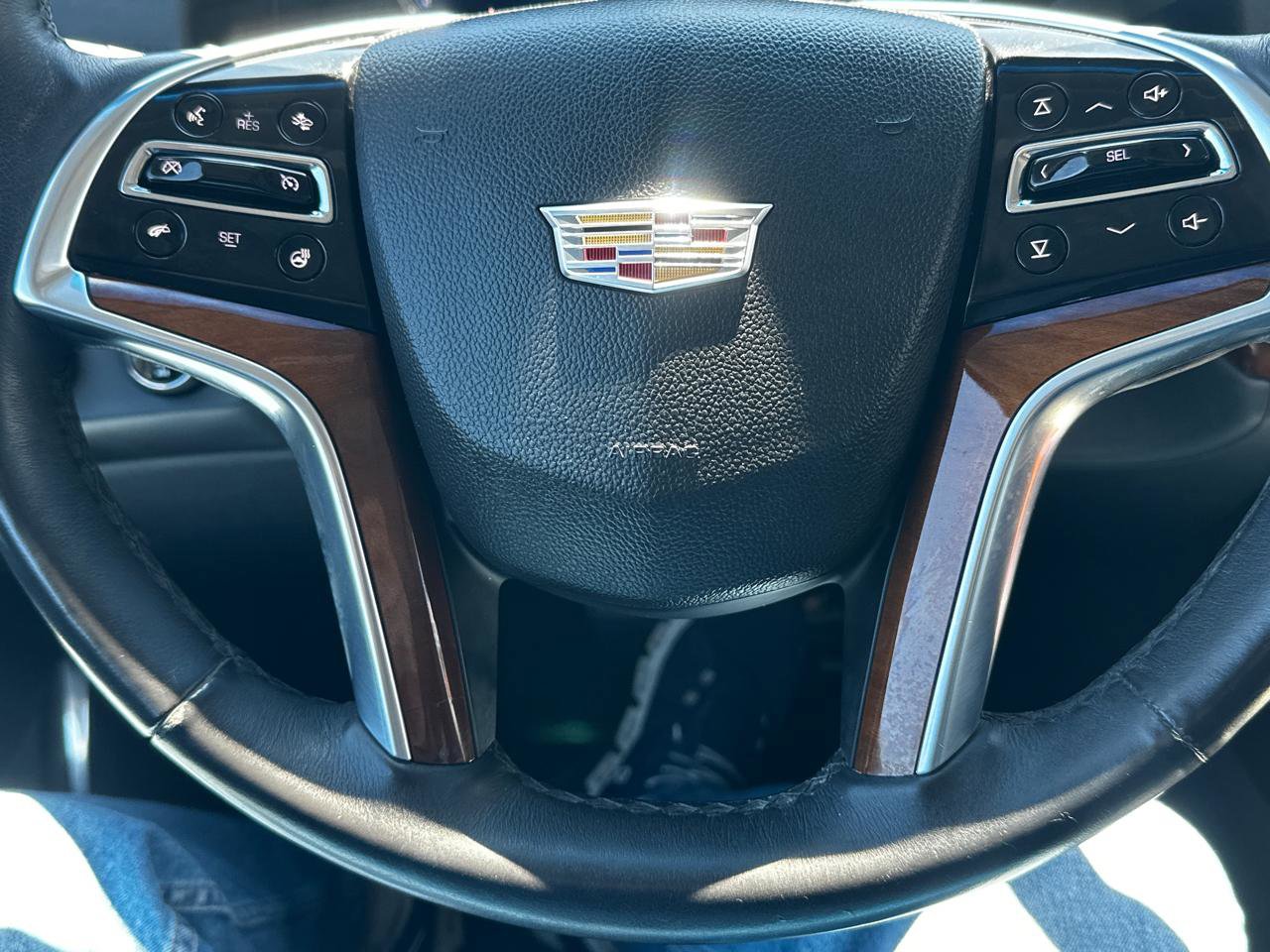 Used 2017 Cadillac Escalade ESV Premium Luxury AWD/4WD image 11