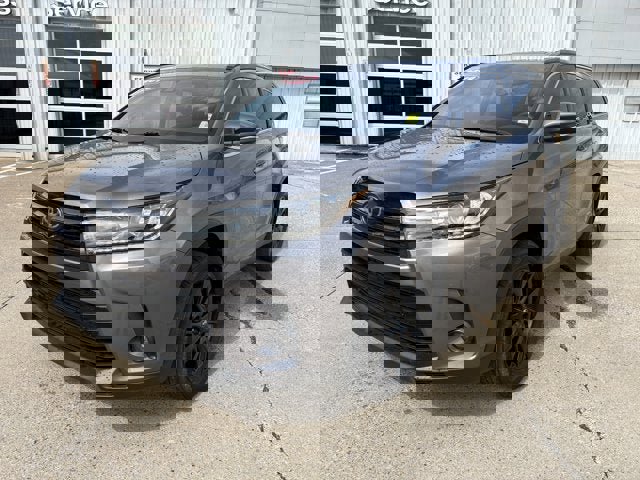 Used 2019 Toyota Highlander SE