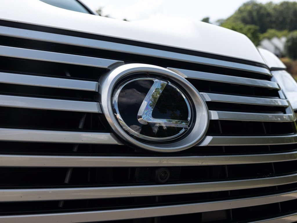 Used 2025 Lexus LX 600 4WD w/ Accessory Package (2T) image 15