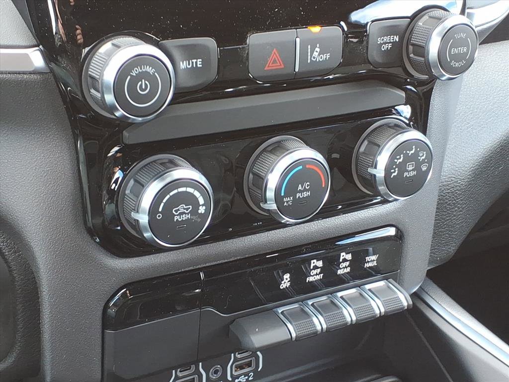 New 2026 RAM 1500 Express AWD/4WD image 24
