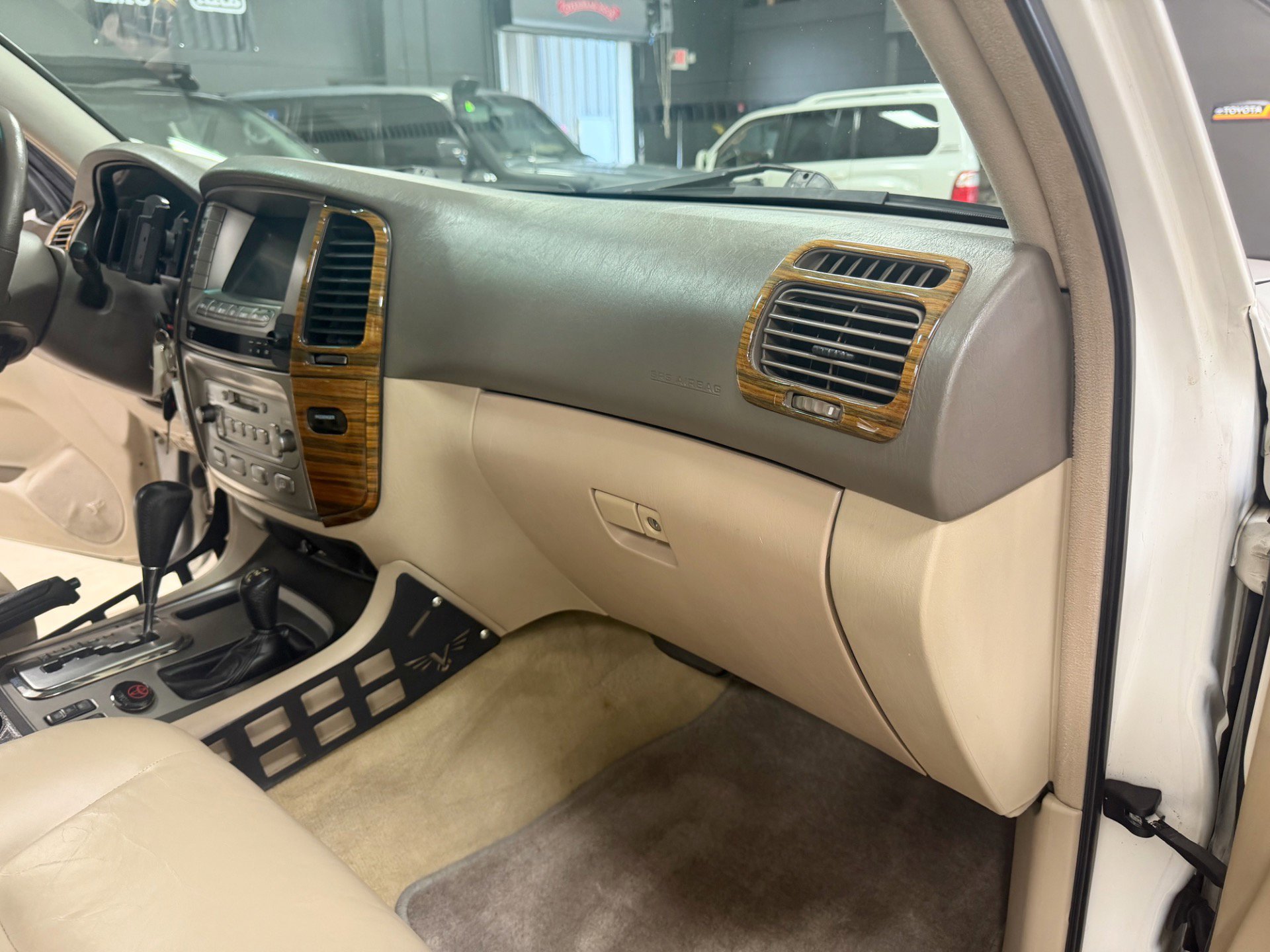 Used 2004 Toyota Land Cruiser image 16