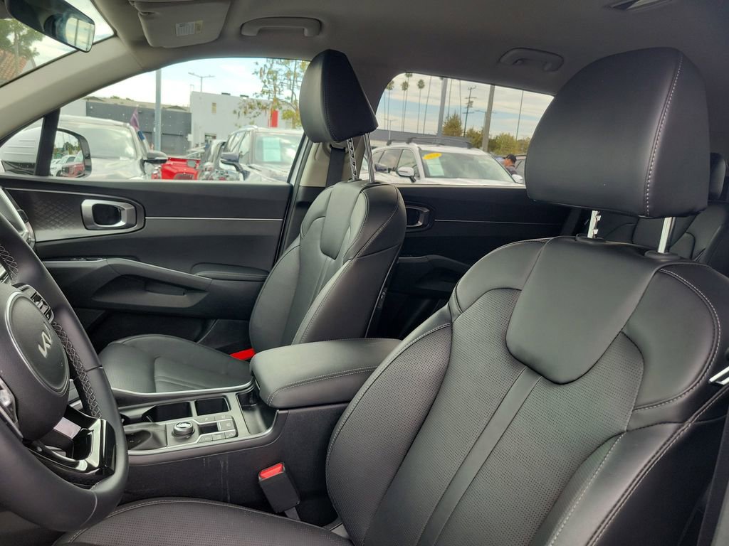 Used 2025 Kia Sorento EX image 16