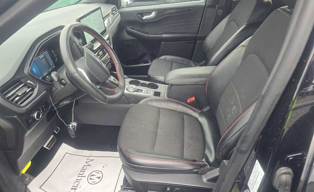Used 2023 Ford Escape ST-Line w/ Tech Pack #1 AWD/4WD image 10