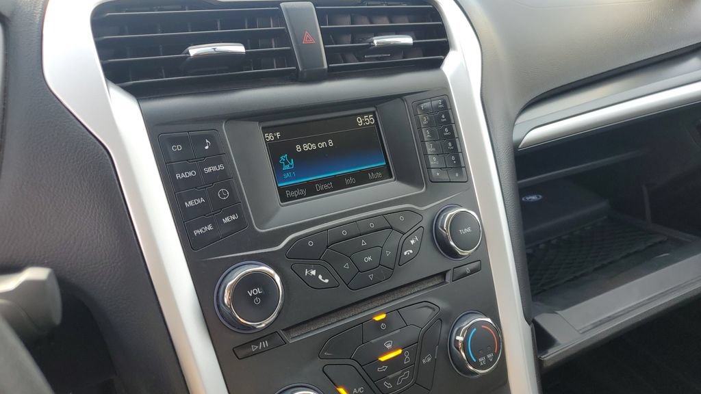 Used 2015 Ford Fusion SE FWD image 14
