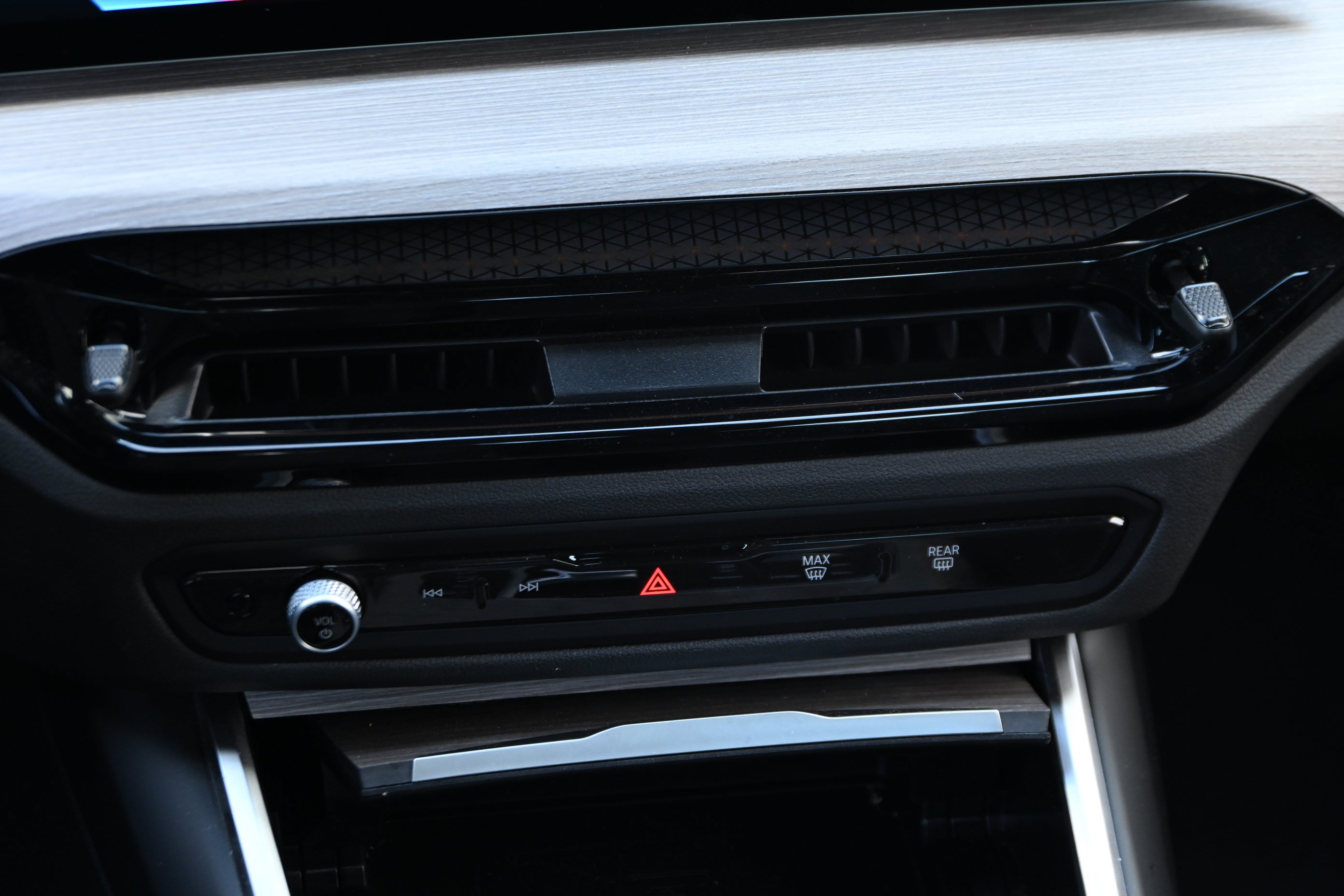 Certified 2025 BMW 330i Sedan RWD image 21