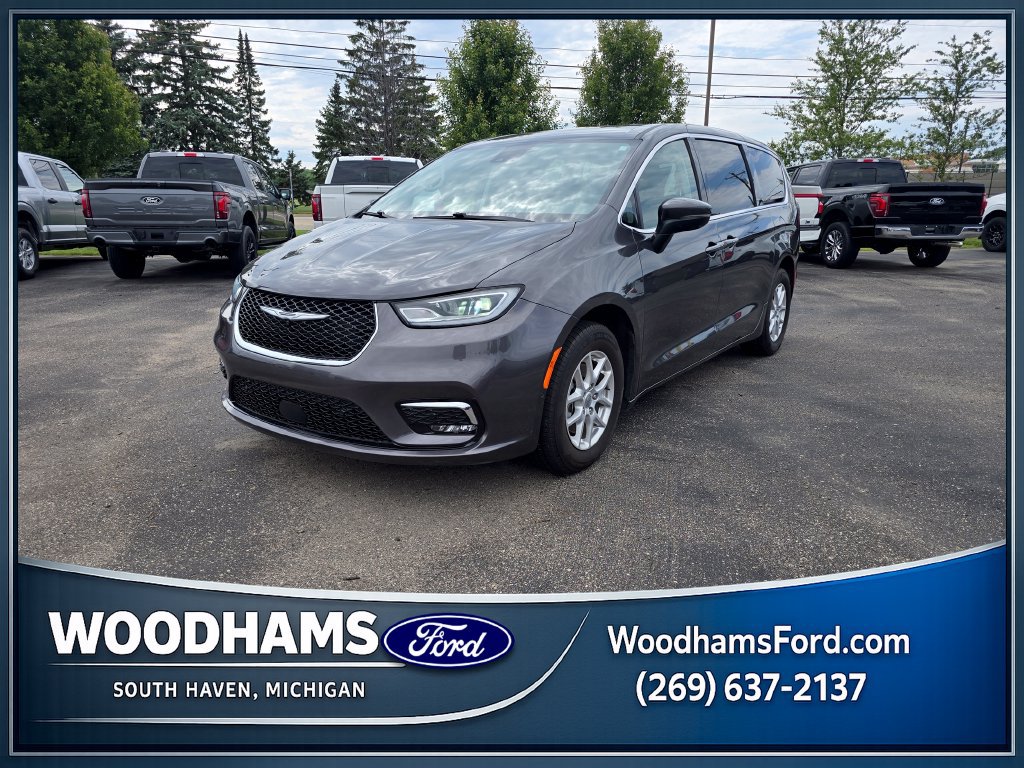 Used 2023 Chrysler Pacifica Touring-L