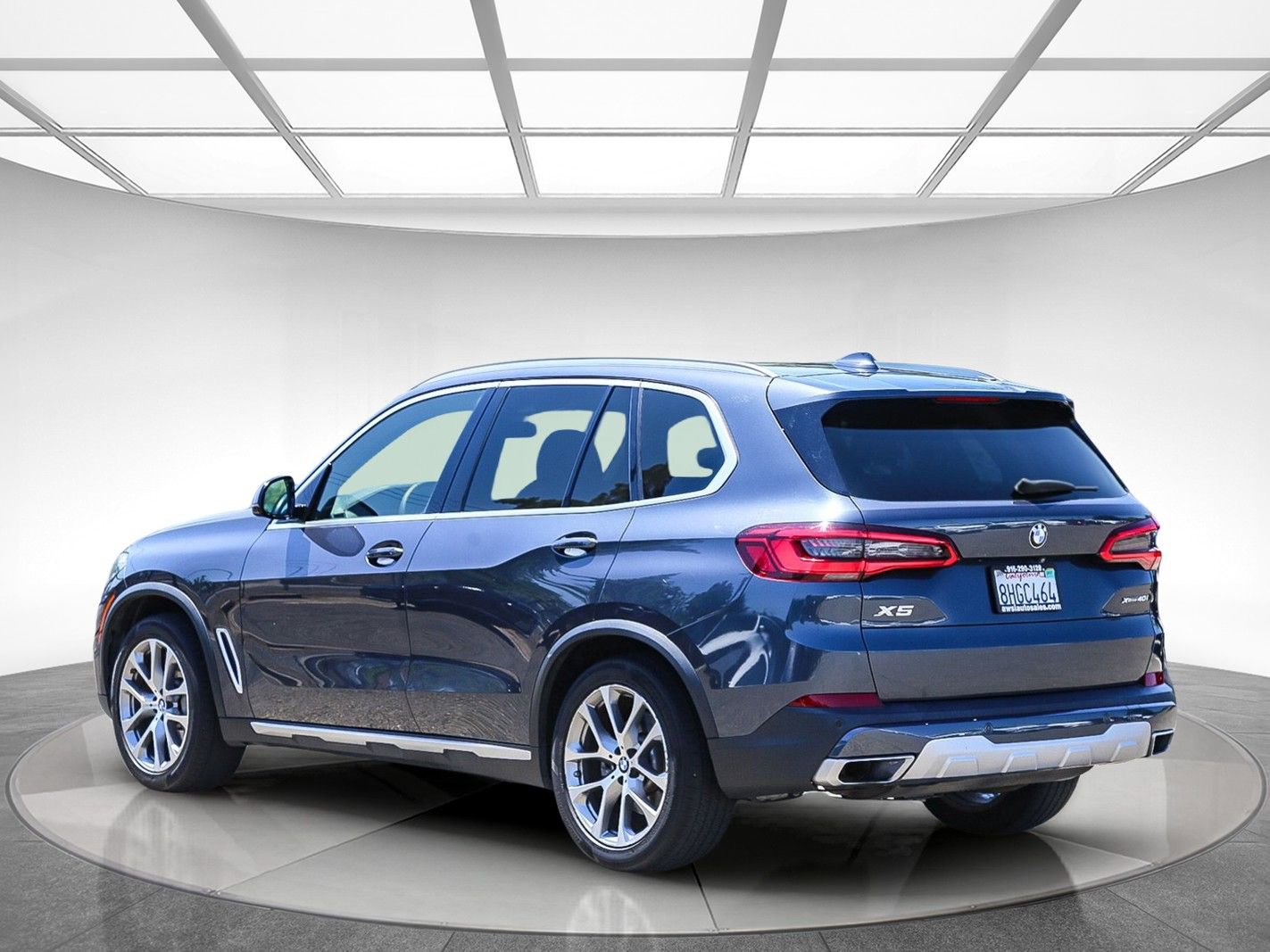Used 2019 BMW X5 xDrive40i w/ Premium Package 2 AWD/4WD image 2