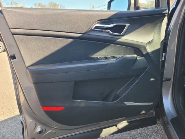 Used 2025 Kia Sportage LX image 16