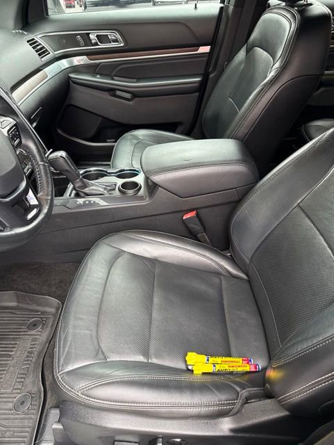 Used 2017 Ford Explorer Limited w/ Equipment Group 301A FWD image 6