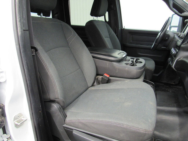 Used 2024 RAM 3500 Tradesman w/ Chrome Appearance Group AWD/4WD image 14