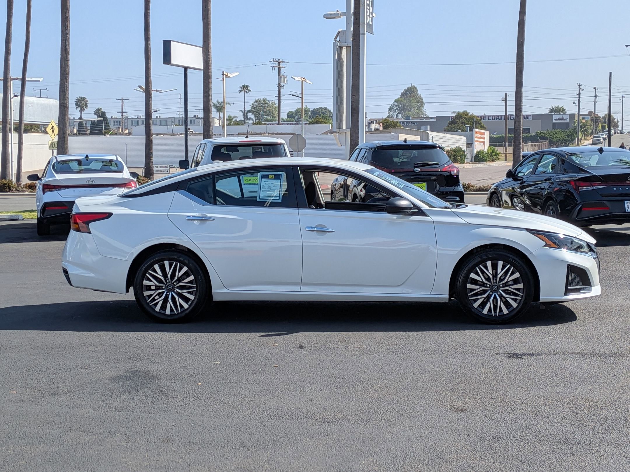 Used 2024 Nissan Altima 2.5 SV image 6