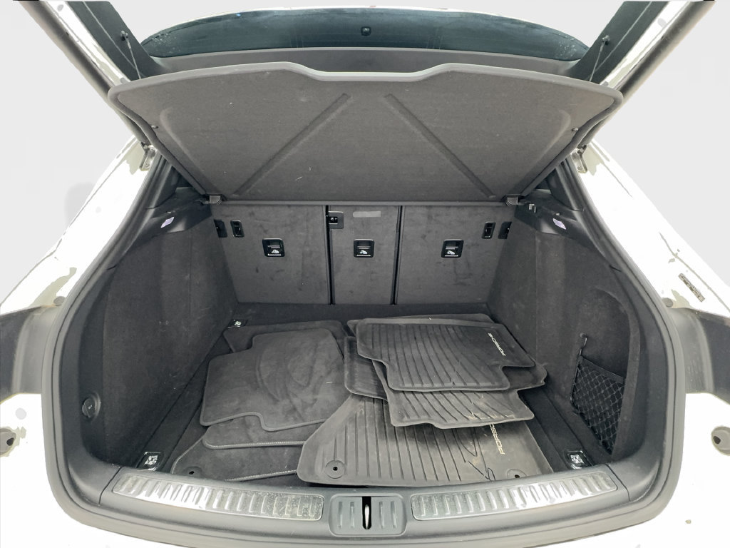 Used 2023 Porsche Macan AWD/4WD image 19