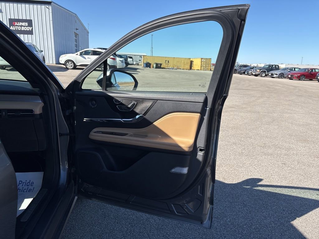 Used 2021 Lincoln Corsair Reserve image 17