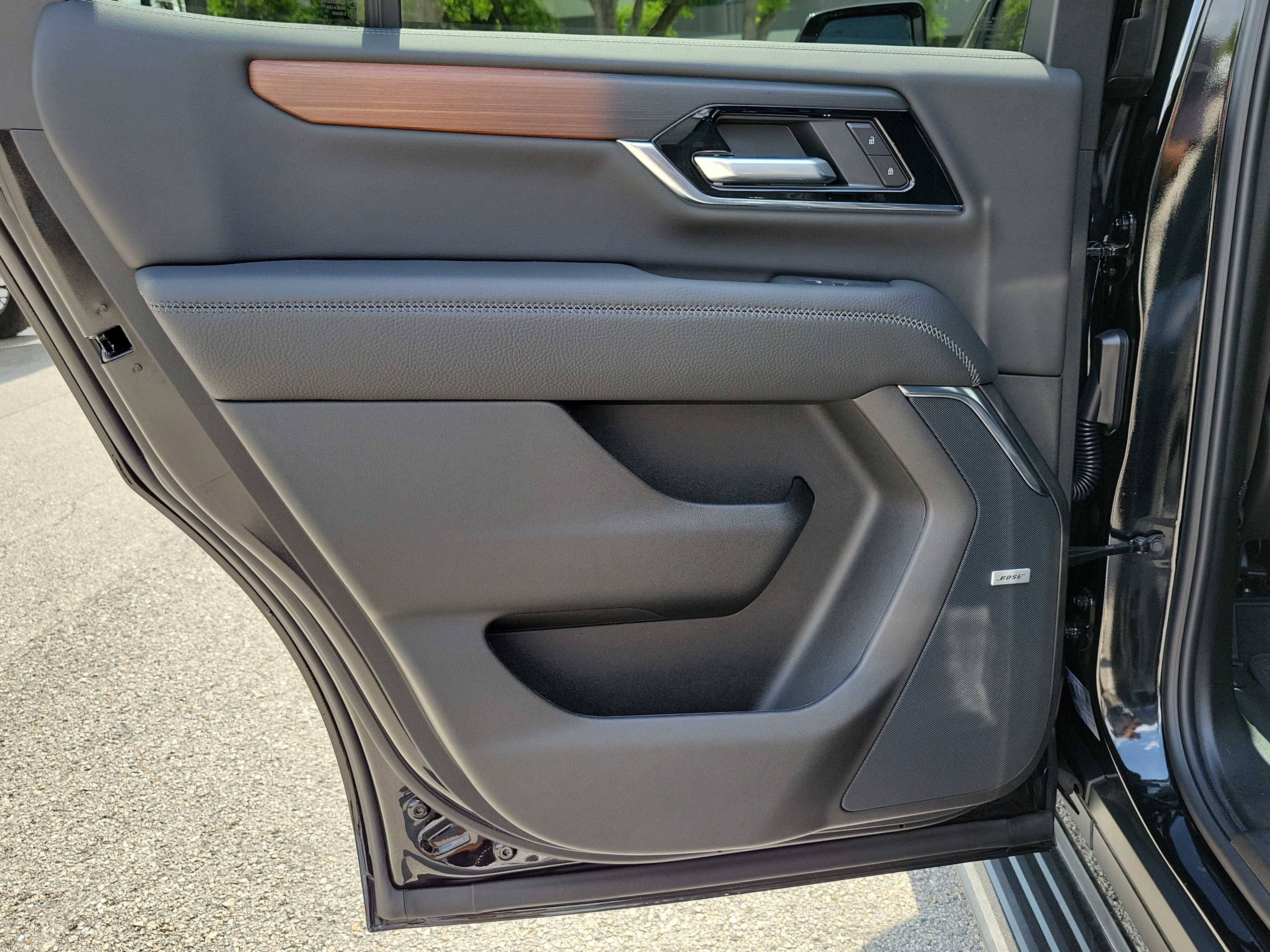 Used 2026 GMC Yukon Denali w/ Denali Reserve Package image 12