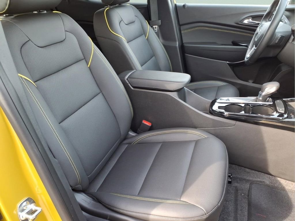 Used 2025 Chevrolet Trax ACTIV w/ Sunroof Package image 16