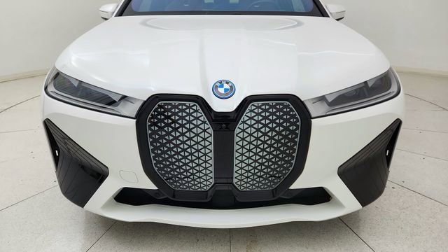Used 2024 BMW iX xDrive50 w/ Premium Package AWD/4WD image 8