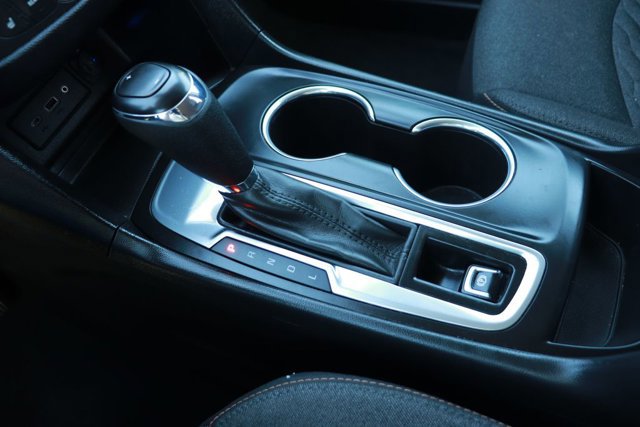 Used 2020 Chevrolet Equinox LT w/ Driver Convenience Package image 17