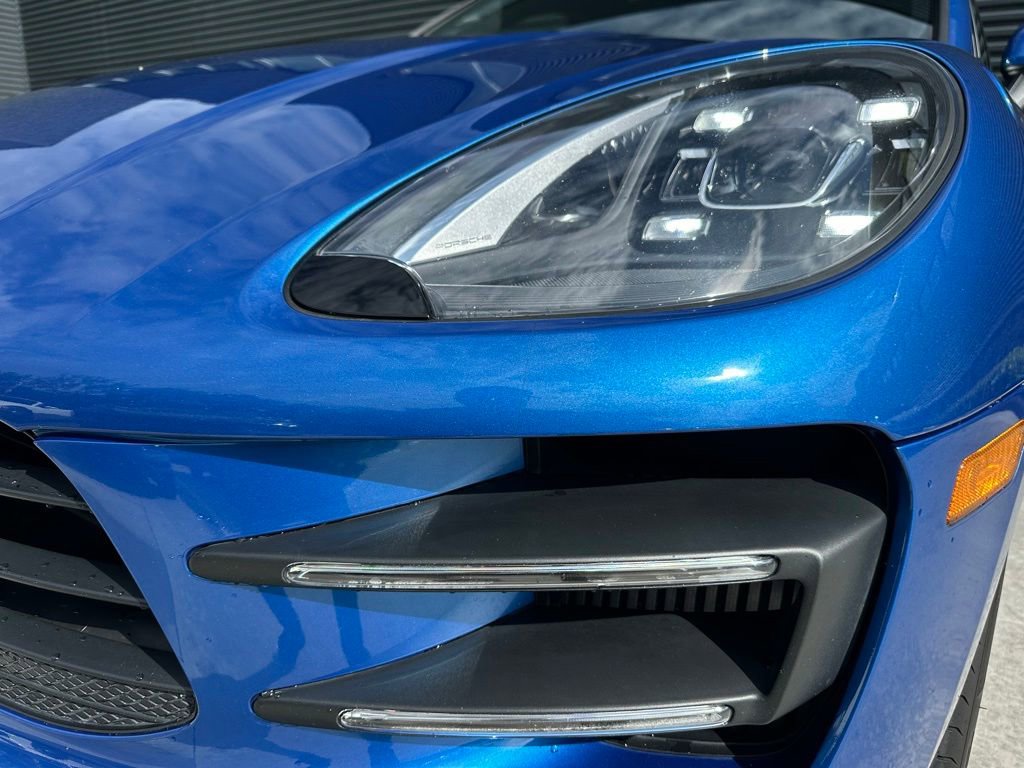 Certified 2018 Porsche Macan Turbo AWD/4WD image 9