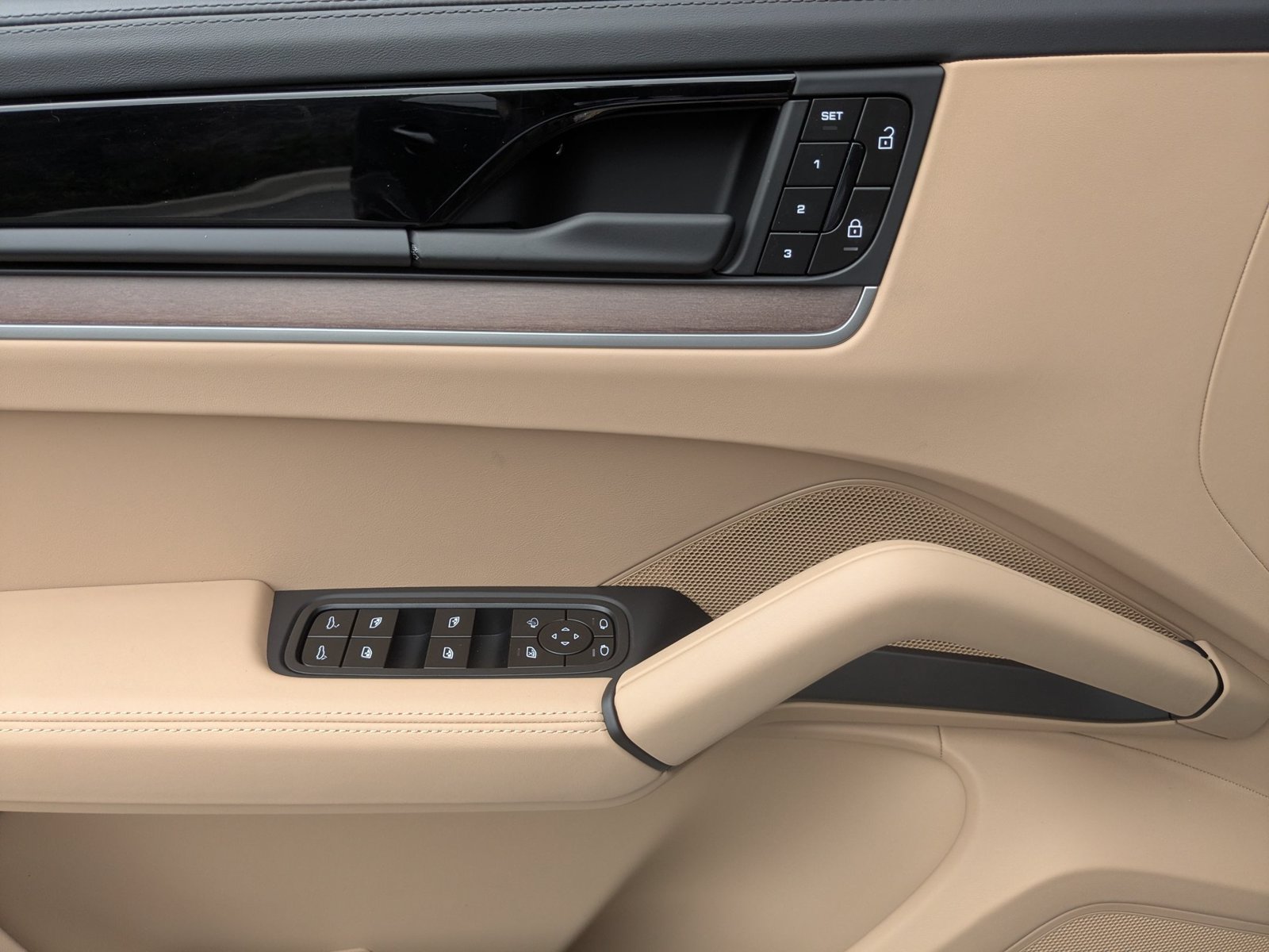 New 2026 Porsche Cayenne Coupe AWD/4WD image 13