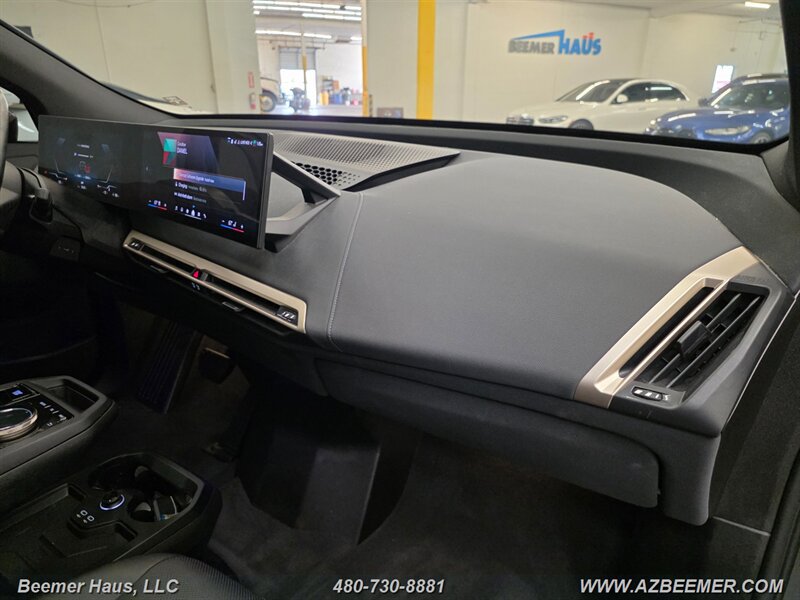 Used 2024 BMW iX xDrive50 AWD/4WD image 37