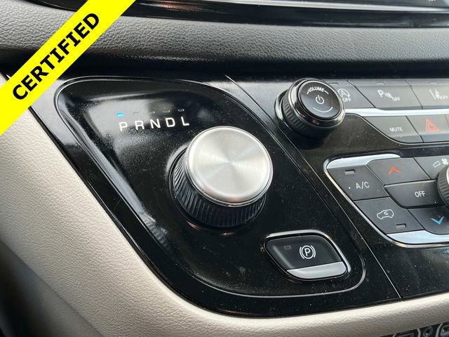 Used 2024 Chrysler Pacifica Touring-L image 25