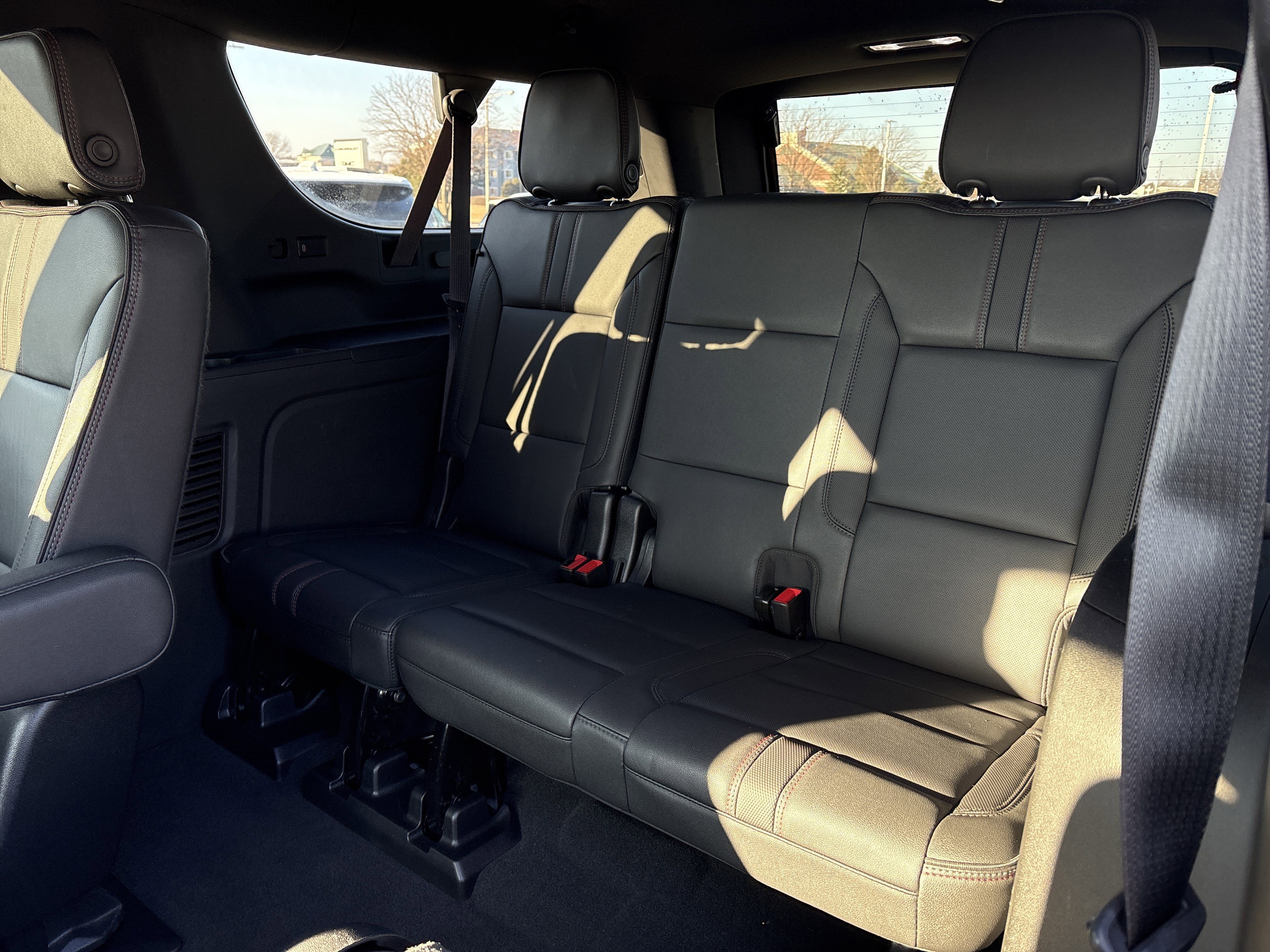 Used 2022 Chevrolet Suburban RST w/ Luxury Package image 18