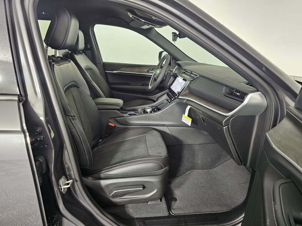 New 2026 Jeep Grand Cherokee Altitude image 38