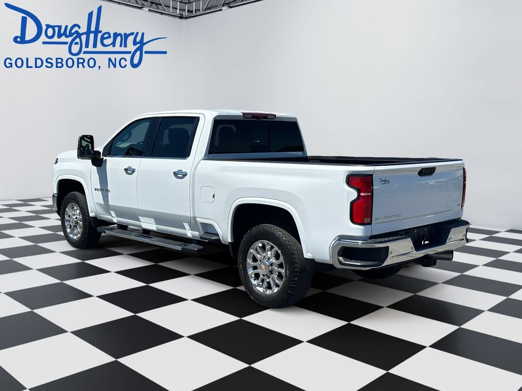 Used 2025 Chevrolet Silverado 2500 LTZ w/ LTZ Premium Package AWD/4WD image 3