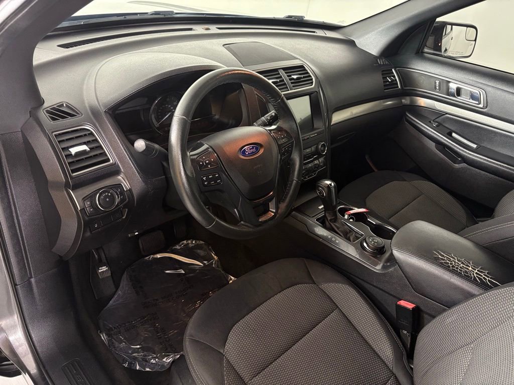 Used 2018 Ford Explorer XLT w/ Equipment Group 201A AWD/4WD image 16