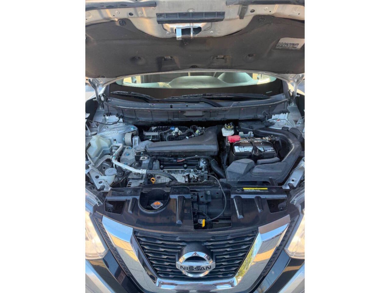 Used 2017 Nissan Rogue SV AWD/4WD image 17