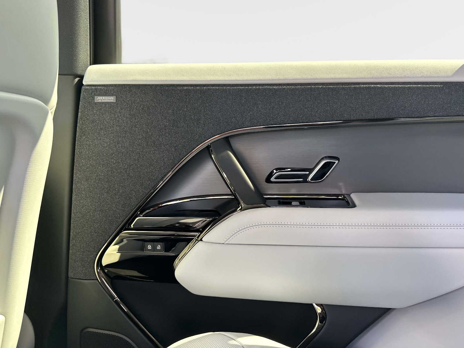 New 2026 Land Rover Range Rover Sport SE image 15