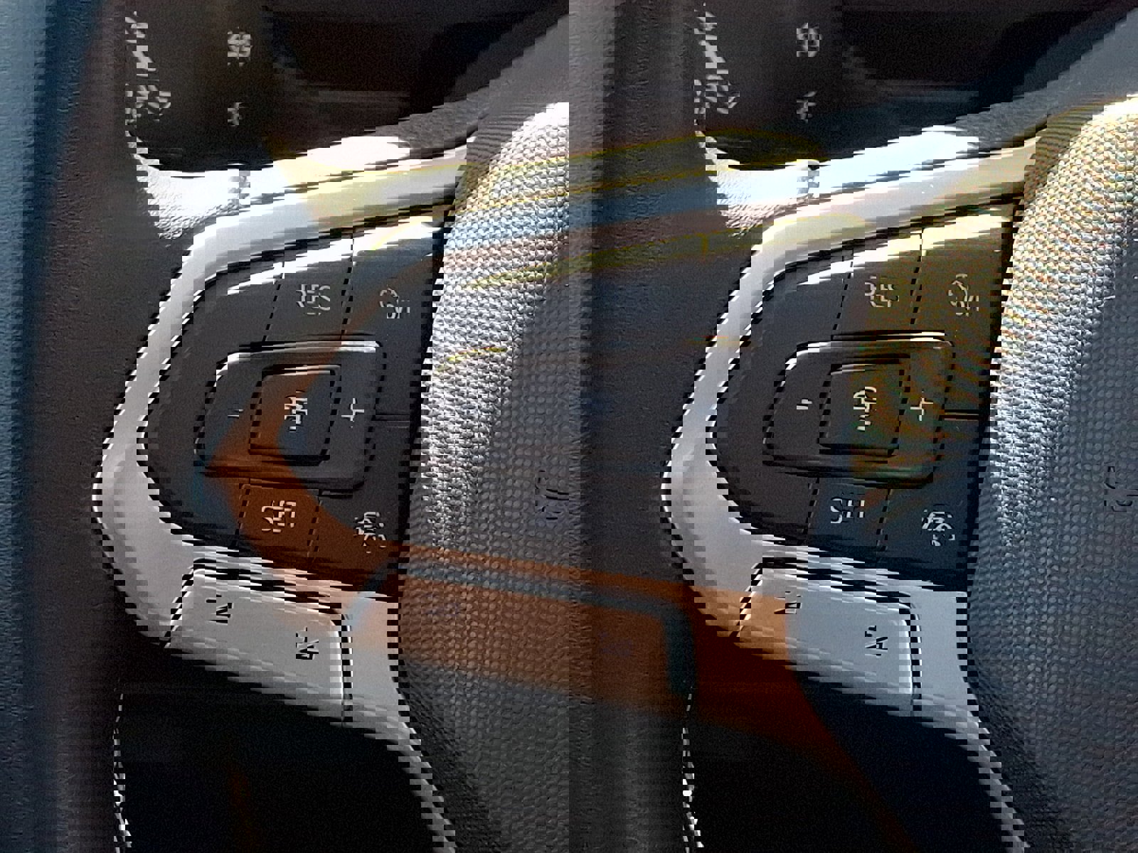 Used 2022 Volkswagen Tiguan SE image 21