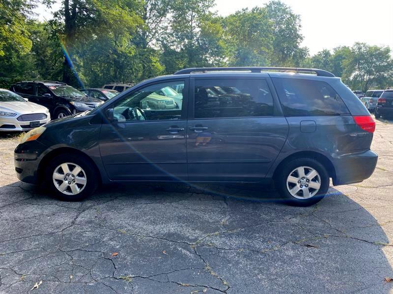 Used 2010 Toyota Sienna CE image 2