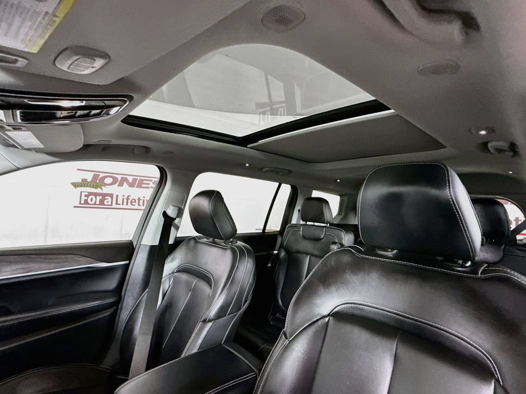 Used 2023 Jeep Grand Cherokee L Limited AWD/4WD image 11