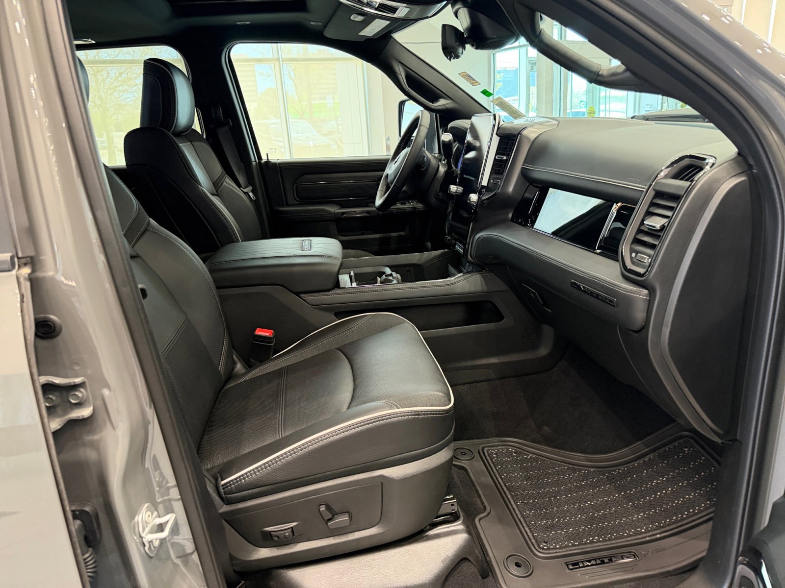 New 2026 RAM 3500 Limited AWD/4WD image 19