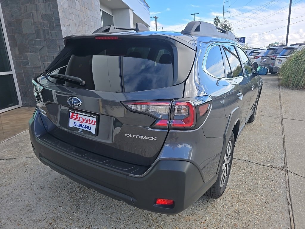 Used 2025 Subaru Outback Premium image 12