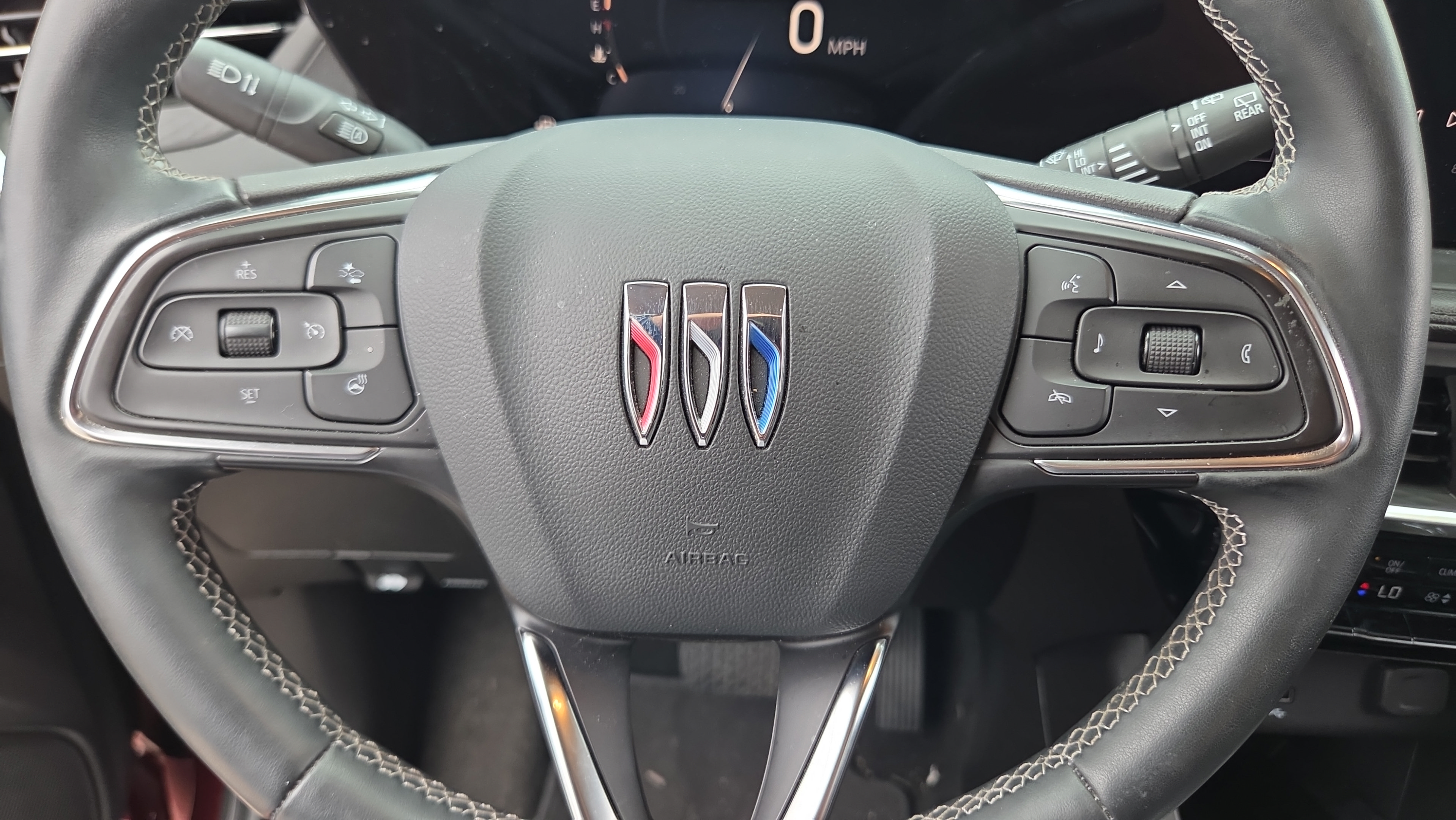 Certified 2024 Buick Encore GX Avenir FWD image 23