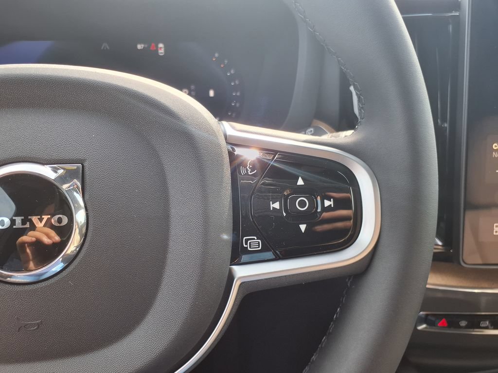New 2026 Volvo XC60 B5 Plus w/ Protection Package Premier AWD/4WD image 23