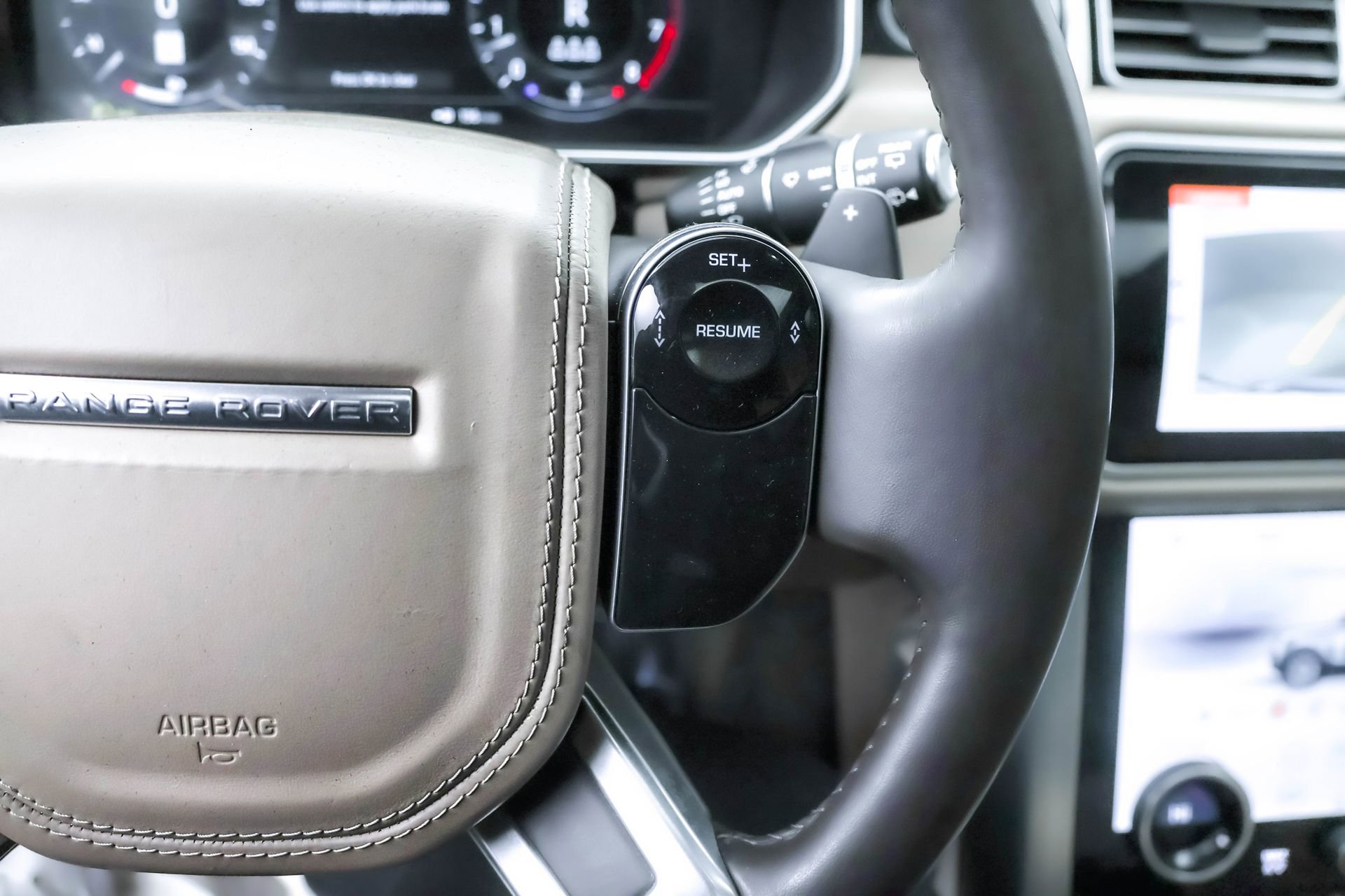 Used 2019 Land Rover Range Rover HSE image 42